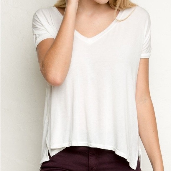 ♡ 2 for 20! BRANDY MELVILLE V-neck T-shirts - Picture 3 of 3